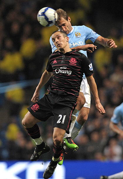 击皇马后防 击皇马后防